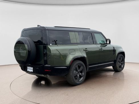 New 2026 Land Rover Defender 130 X-Dynamic SE AWD/4WD image 5