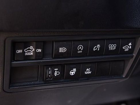 Used 2022 Toyota Tundra SR5 w/ SR5 Premium Package image 11