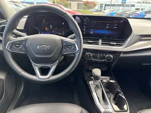 Used 2025 Chevrolet Trax ACTIV w/ Driver Confidence Package FWD image 16