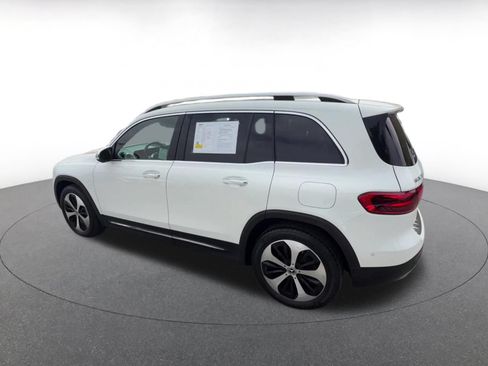 Used 2025 Mercedes-Benz GLB 250 4MATIC image 10
