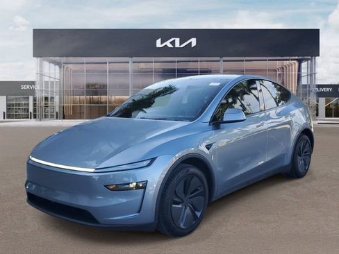 Used 2026 Tesla Model Y 2WD image 3