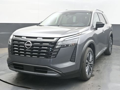 New 2026 Nissan Pathfinder Platinum FWD image 3