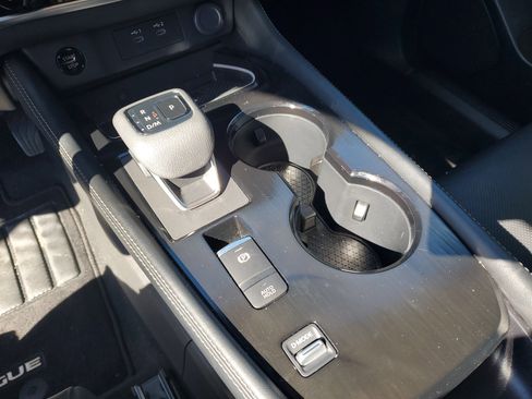 Certified 2024 Nissan Rogue Platinum image 25