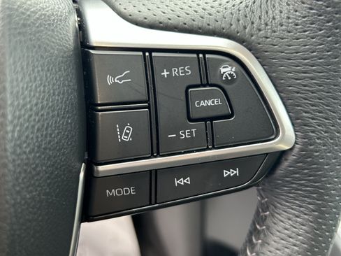 Used 2023 Toyota Sienna XSE AWD/4WD image 27