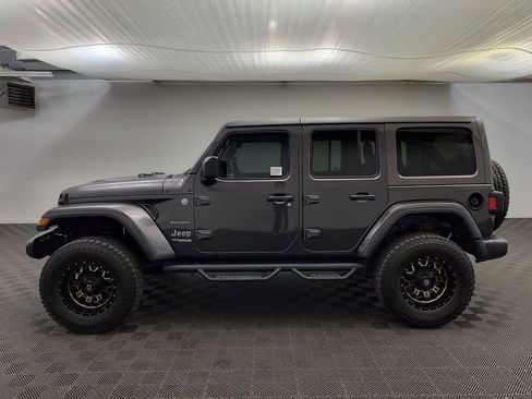 Used 2018 Jeep Wrangler Unlimited Sahara AWD/4WD image 2