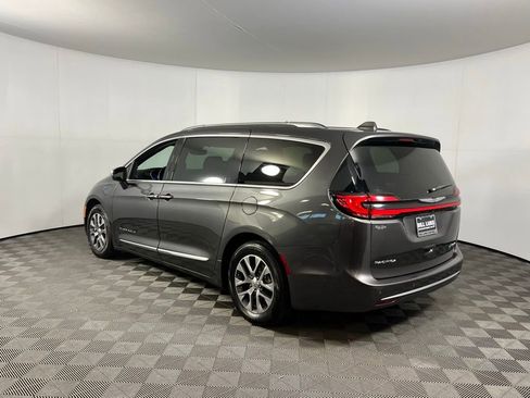 Used 2022 Chrysler Pacifica Pinnacle image 8