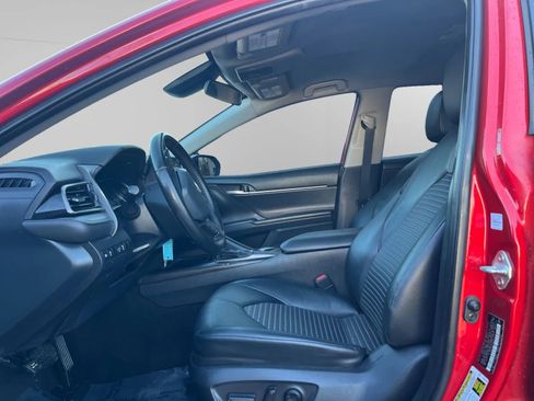 Used 2021 Toyota Camry SE image 10