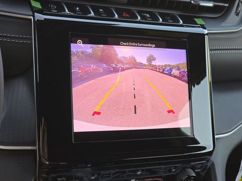 New 2025 Jeep Grand Cherokee Laredo X w/ Luxury Tech Group I image 9