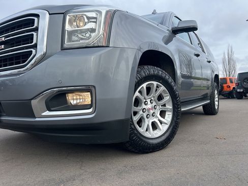 Used 2020 GMC Yukon XL SLT image 2