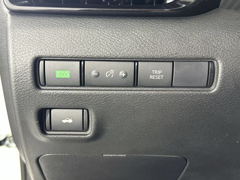 Certified 2024 Nissan Sentra SV FWD image 22