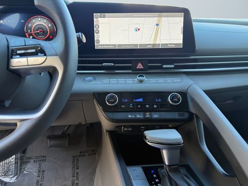 Used 2024 Hyundai Elantra SEL image 11