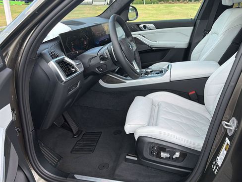 Used 2027 BMW X7 xDrive40i AWD/4WD image 10