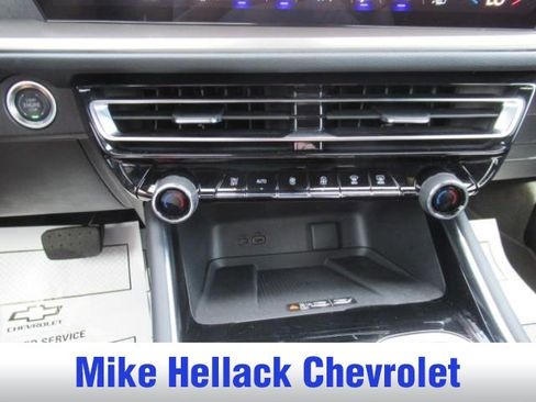 Used 2025 Chevrolet Traverse LT image 10