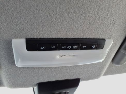 Used 2023 Nissan Kicks SR w/ Interior Electronics Package image 22