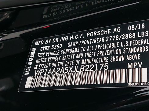 Certified 2018 Porsche Macan image 37