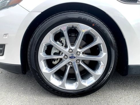 Used 2018 Ford Taurus Limited w/ Driver Assist Package image 11