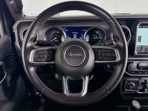 Used 2022 Jeep Wrangler Unlimited Sahara image 17