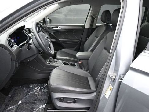 Used 2024 Volkswagen Tiguan SE FWD image 19