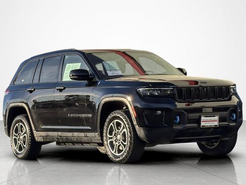 Used 2023 Jeep Grand Cherokee Trailhawk image 7