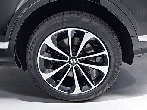New 2025 Bentley Bentayga image 51