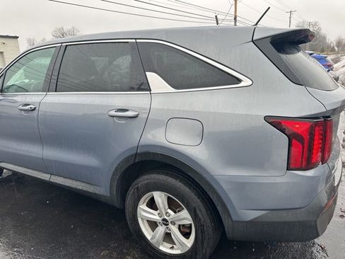 Used 2023 Kia Sorento LX image 5