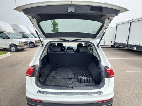 Used 2022 Volkswagen Tiguan SE w/ Panoramic Sunroof Package AWD/4WD image 33