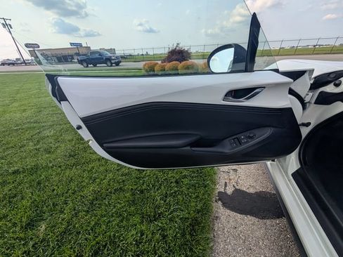 Used 2021 MAZDA MX-5 Miata Club RWD image 12