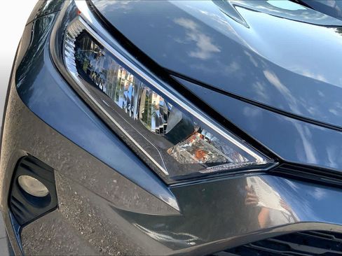 Used 2021 Toyota RAV4 XLE Premium FWD image 27
