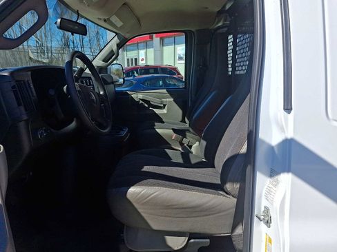Used 2024 GMC Savana 2500 w/ Driver Convenience Package image 12