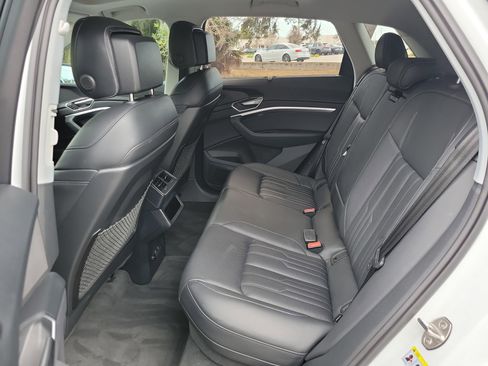 Used 2024 Audi Q8 e-tron Prestige w/ Prestige Package image 17