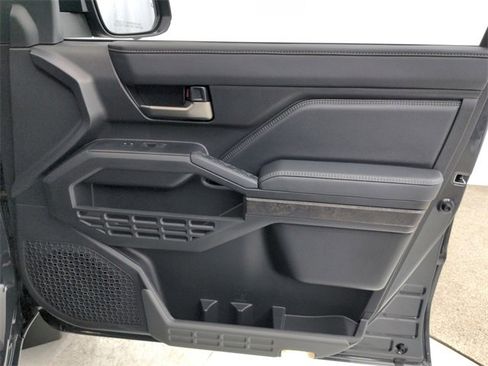 Used 2025 Toyota Tacoma Limited image 41