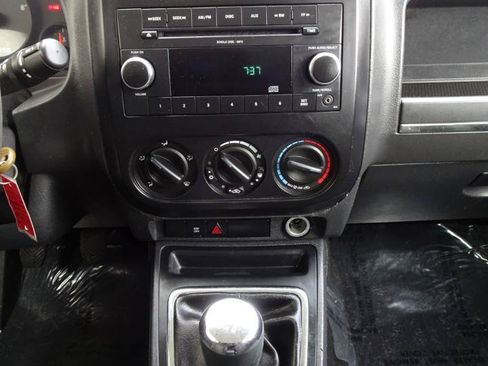 Used 2009 Jeep Compass Sport FWD image 14
