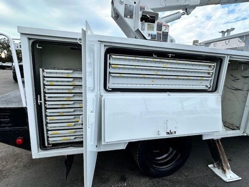 Used 2009 Ford F550 2WD Regular Cab Super Duty image 13