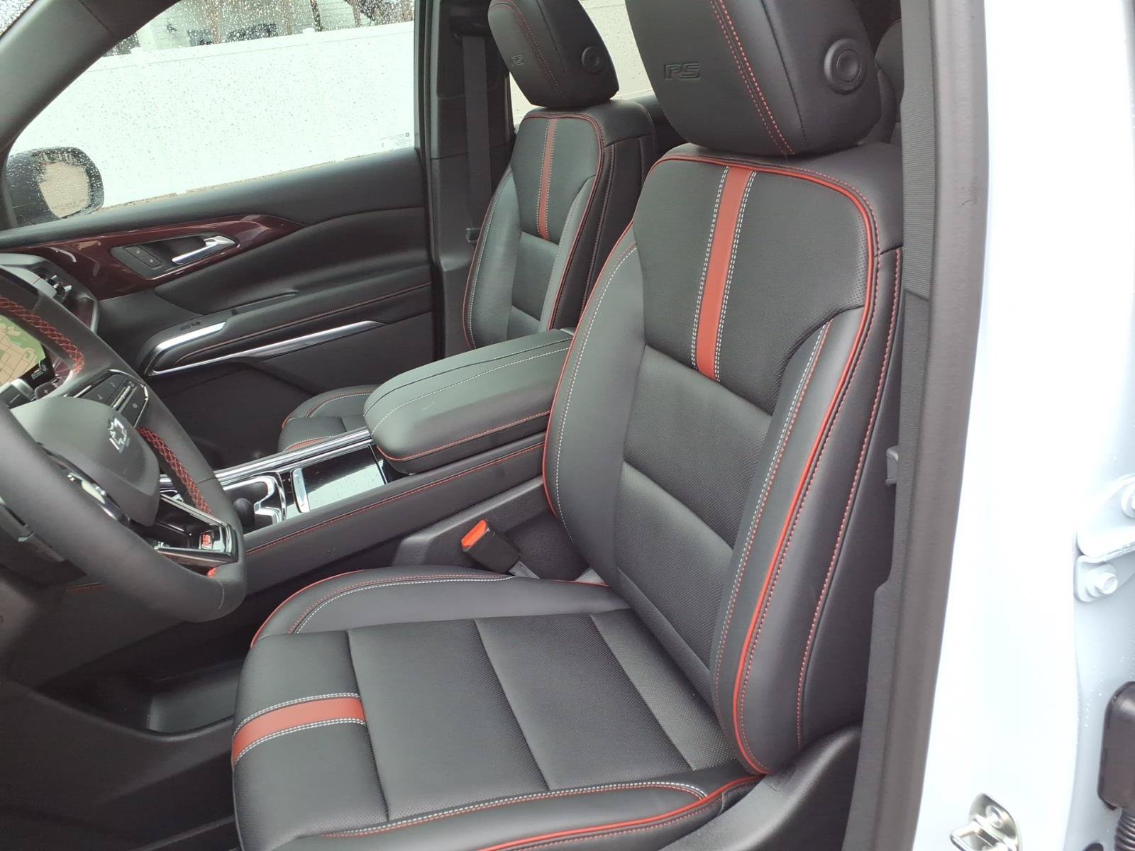 New 2027 Chevrolet Traverse RS FWD image 19