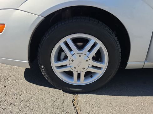 Used 2003 Ford Focus SE FWD image 10