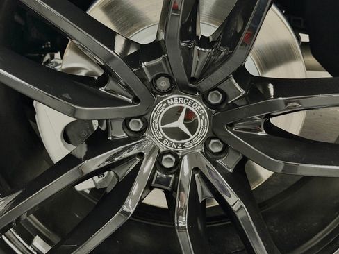 Used 2025 Mercedes-Benz GLS 450 4MATIC image 18