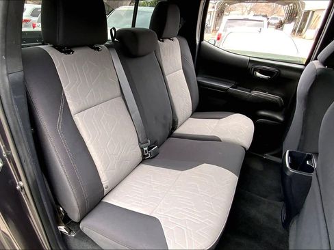 Used 2020 Toyota Tacoma TRD Off-Road image 19