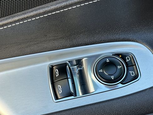 Used 2022 Chevrolet Corvette w/ Z51 Performance Package image 12