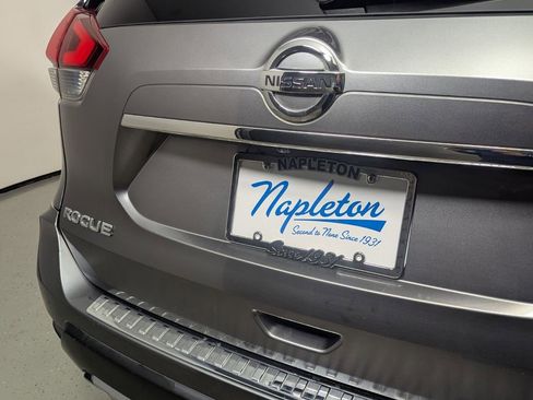 Used 2018 Nissan Rogue SV w/ Premium Package AWD/4WD image 9