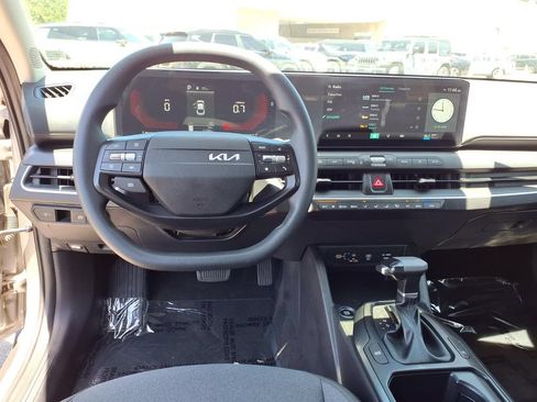 Certified 2025 Kia K4 FWD image 12