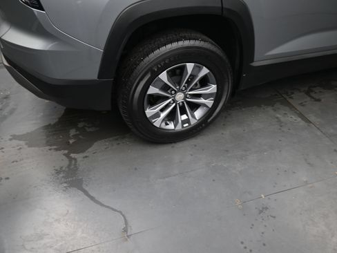 Used 2025 Chevrolet Equinox LT FWD image 11