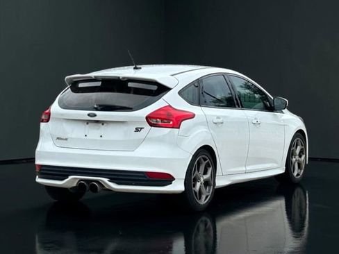 Used 2017 Ford Focus ST FWD image 4