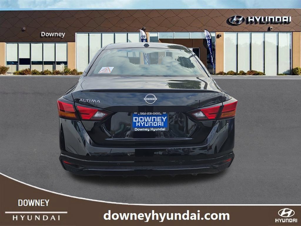 Used 2025 Nissan Altima 2.5 SV FWD image 4