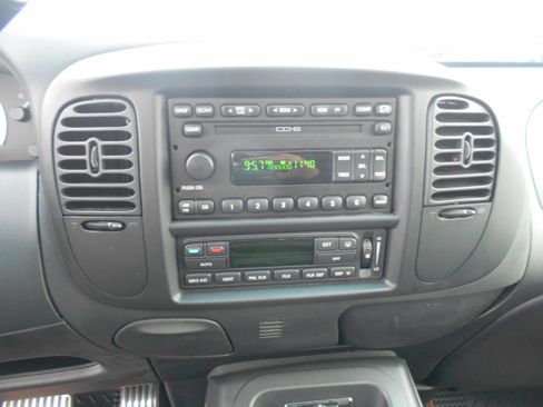 Used 2003 Ford F150 Harley-Davidson image 3