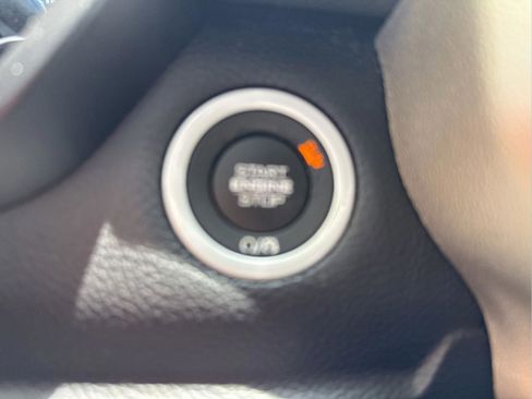 Used 2019 RAM 1500 Laramie AWD/4WD image 43