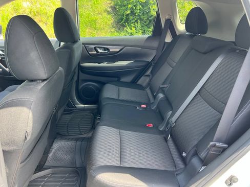 Used 2017 Nissan Rogue SV FWD image 24