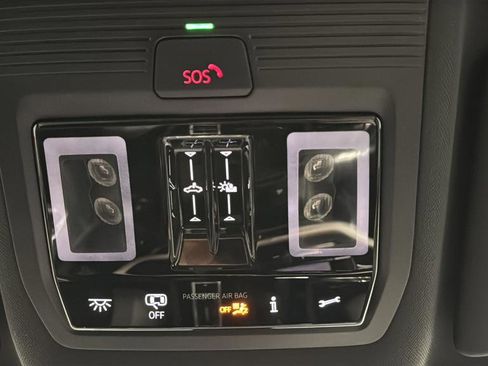 Used 2025 Volkswagen Atlas Cross Sport SEL Premium R-Line image 40