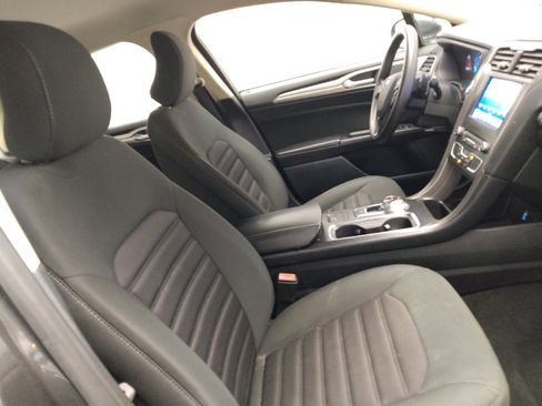 Used 2018 Ford Fusion SE w/ Fusion SE Technology Package FWD image 21