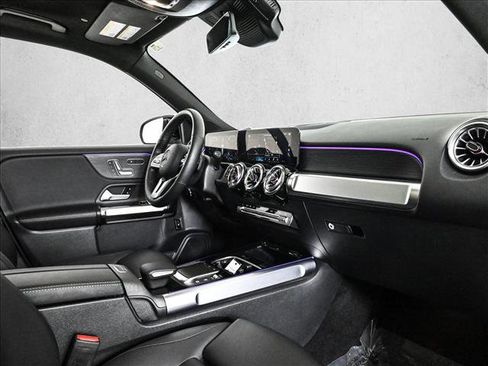 Used 2023 Mercedes-Benz GLB 250 4MATIC image 24