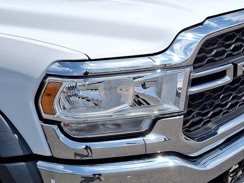 Used 2022 RAM 5500 Tradesman w/ Chrome Appearance Group AWD/4WD image 27